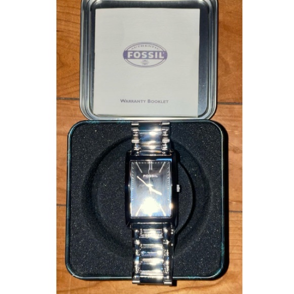 NWT FOSSIL GORGEOUS SLVER WATCH! NEVER WORN BRAND NEW! - Picture 9 of 9